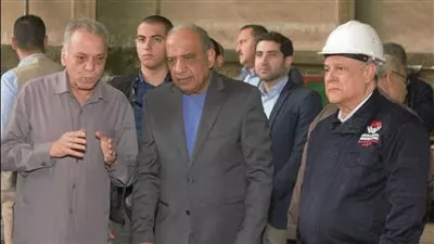 وزير قطاع الأعمال يتفقد شركتي النصر للمواسير والنصر للسيارات بحلوان 