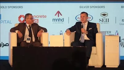 عيسى: حريصون على التعاون مع القطاع الخاص للنهوض بصناعة السياحة في مصر 