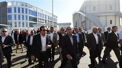 رئيس الوزراء يوجه بالإسراع في تنفيذ مشروع المجمع الطبي الشامل بالسويس