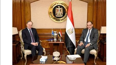 وزير التجارة والصناعة يناقش سبل تعزيز التعاون الاقتصادي مع الاتحاد الأوروبي
