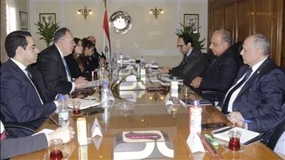وزير قطاع الأعمال يطرح دراسات تفصيلية لمشروعات جديدة لتوطين الصناعة وخفض الواردات