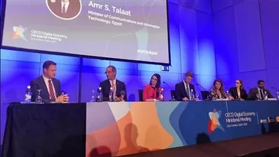 وزير الاتصالات: نتعاون مع المجتمع الدولى لتنفيذ الاستراتيجية الوطنية للذكاء الاصطناعي