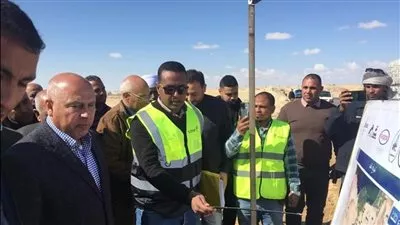 وزير النقل يتفقد مواقع العمل بالخط الثاني للقطار الكهربائي السريع 
