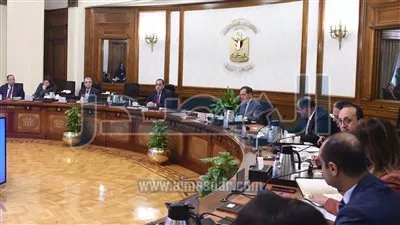 رئيس الوزراء: جذب الاستثمارات المحلية والأجنبية في مقدمة أولويات الحكومة 