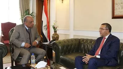 وزير قطاع الأعمال يبحث مع سفير الهند تعزيز التعاون الاقتصادي بين البلدين