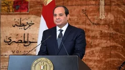 الرئيس السيسي يؤكد ضرورة إنشاء مجمعات صناعية وسكنية بالمناطق غير الزراعية 