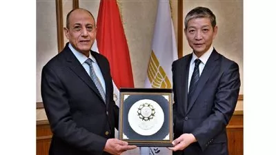 وزير الطيران يبحث تعزيز التعاون المصري الصيني فى مجال النقل الجوي