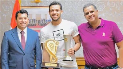 وزير الرياضة يهنىء اللاعب مصطفى عسل لتصدره التصنيف العالمى للإسكواش 