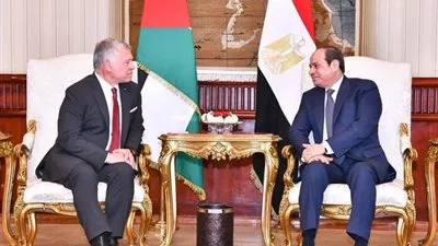 الرئيس السيسي يعقد قمة ثلاثية مع نظيره الفلسطيني وملك الأردن