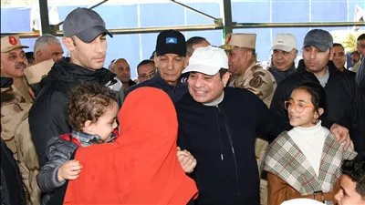 الرئيس السيسي يلتقي أسر وأهالي الطلبة المستجدين بالأكاديمية العسكرية