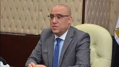 وزير الإسكان يتابع معدلات تنفيذ مشروعات البنية التحتية بالقاهرة الجديدة