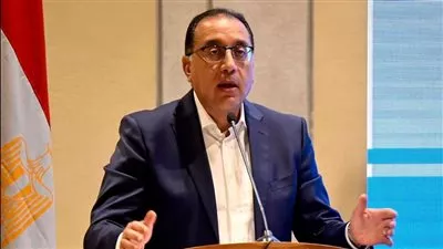 الحكومة تعلن عودة القطاع الانتاجي بكامل طاقته وانتهاء أزمة البضائع بالموانئ