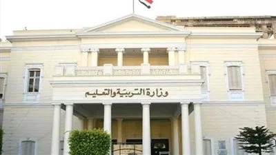 وزير التعليم يعتمد نتيجة امتحانات الفصل الدراسي الأول للمصريين في الخارج 