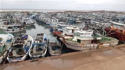 استئناف حركة الملاحة فى بحيرة البرلس بعد تحسن الأحوال الجوية