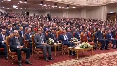 الرئيس السيسي يشهد جلسة حوارية حول أهمية التعاون بمجال الطاقة وتغير المناخ