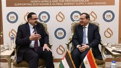 «الملا» يستقبل رئيس سلطة الطاقة والموارد الطبيعية الفلسطينية على هامش «إيجبس 2023»