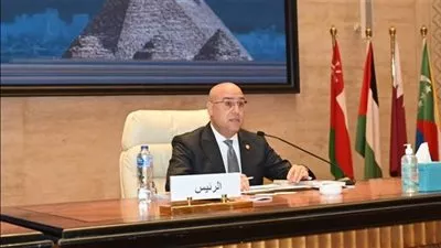 وزير الإسكان يتابع الموقف التنفيذى للمشروعات بمدينة العبور الجديدة