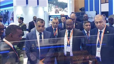وزير الإنتاج الحربي يزور الجناح السوداني بمعرض الدفاع الدولي «IDEX 2023»