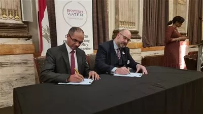 نائب وزير الإسكان يُوقع مذكرة تفاهم مع مسئولي رابطة المياه البريطانية 