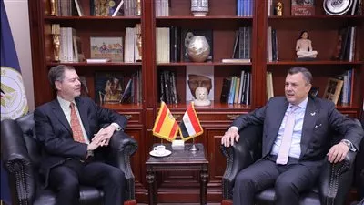 وزير السياحة والآثار يبحث مع سفير إسبانيا بالقاهرة سبل تعزيز التعاون المشترك