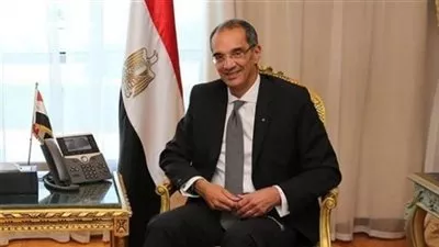 وزير الاتصالات يتوجه إلى برشلونة للمشاركة في المؤتمر العالمي للهواتف المحمولة 