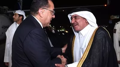 رئيس الوزراء يصل قطر على رأس وفد رسمي رفيع المستوى