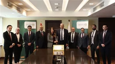 البنك الأهلي يحتفظ بشهادة التوافق مع معاییر تأمين بطاقات «فيزا وماستر كارد» 