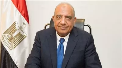 وزير قطاع الأعمال يراجع الموقف التنفيذي للمشروعات الجديدة في الصناعات الكيماوية