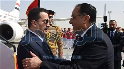 رئيس الوزراء يستقبل نظيره العراقي بمطار القاهرة الدولي