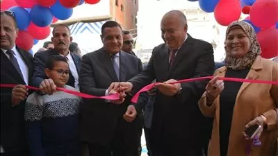 وزير التنمية المحلية ومحافظ قنا يفتتحان معارض «أهلا رمضان» بتخفيضات 30%