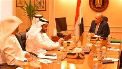 وزير قطاع الأعمال يبحث إقامة مصنع لإنتاج الألمنيوم بالشراكة مع «الإمارات العالمية»