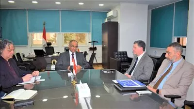 نائب وزير الإسكان يتابع إجراءات توطين صناعة الطلمبات محلياً