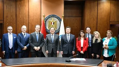 وزير البترول يبحث التعاون المصري اليوناني بمجالي البتروكيماويات و التعدين  