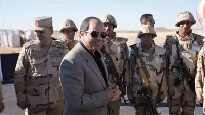 الرئيس السيسي يتفقد الارتكازات الأمنية بشرق القناة