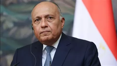 وزير الخارجية يسلم رئاسة مؤتمر المناخ COP28 إلى الإمارات