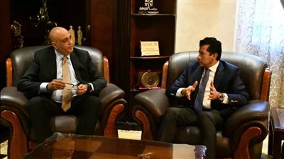 وزير الشباب يبحث التعاون المشترك مع جهاز تنمية المشروعات المتوسطة والصغيرة