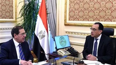 مدبولى يتابع مع وزير البترول عددًا من المشروعات وملفات العمل