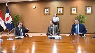 «الملا» يتابع موقف تأمين إمدادات المنتجات البترولية للسوق المحلي