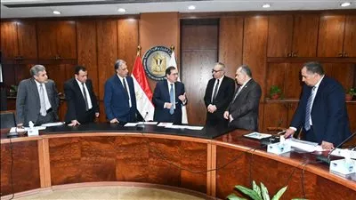 الملا: ارتفاع أسعار البترول تمنح الشركات العالمية حافزًا لتكثيف أعمال البحث والاستكشاف 