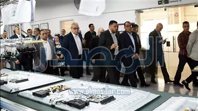 رئيس الوزراء يبدأ جولة تفقدية بعدد من مصانع العاشر من رمضان