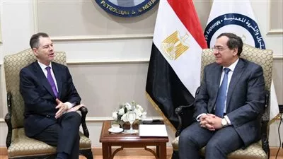 «الملا» يبحث مع السفير الإسباني الفرص الاستثمارية المتاحة بمجالات البترول والغاز