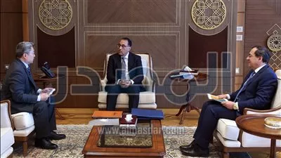رئيس الوزراء يبحث مع نائب رئيس «أباتشي» زيادة حجم استثماراتها في مصر