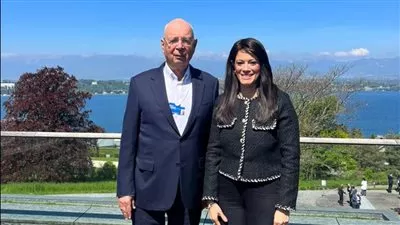 «المشاط» تبحث تعزيز التعاون مع رئيس المنتدى الاقتصادي العالمي 