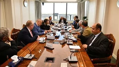 وزير النقل ينهي الاتفاق مع «سكودا» لعمرة وصيانة جرارات الهنشل بالسكة الحديد