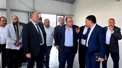 وزير الصناعة يتفقد عدد من المدابغ ومنطقة الـ100 مصنع بمدينة الروبيكي