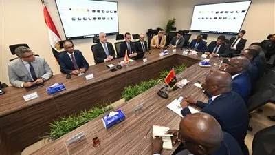 وزير الإسكان يعرض على نظيره الأنجولي التجربة العمرانية في مصر