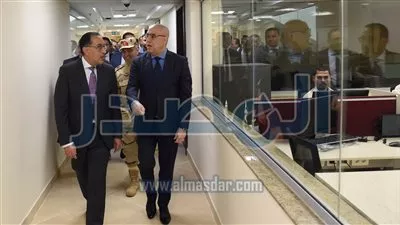 رئيس الوزراء يتفقد مقر وزارة الإسكان بالحي الحكومي