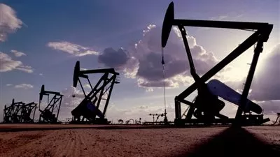 تراجع أسعار النفط بعد ارتفاع المخزونات الأميركية و«برنت» يسجل 76.71 دولارًا للبرميل