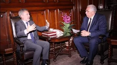 «القصير» يبحث سبل تعزيز الاستثمارات الزراعية الإيطالية في مصر 