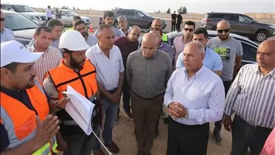 وزير النقل يتفقد مشروع تطوير وتوسعة طريق «وادي النطرون - العلمين» 